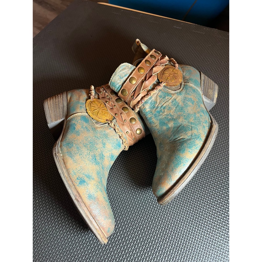 Distressed Corral Turquoise Metallic Western Studded Boots 8.5 pull-on - Picture 4 of 8